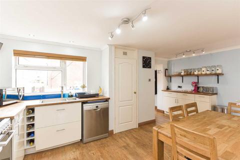 28 Watersedge, Epsom, KT19 9QA