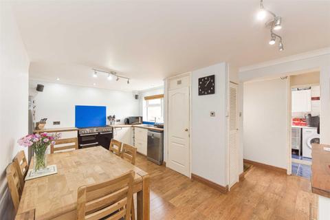 28 Watersedge, Epsom, KT19 9QA