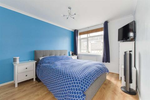 28 Watersedge, Epsom, KT19 9QA