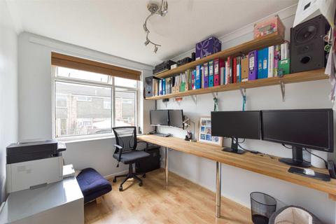28 Watersedge, Epsom, KT19 9QA
