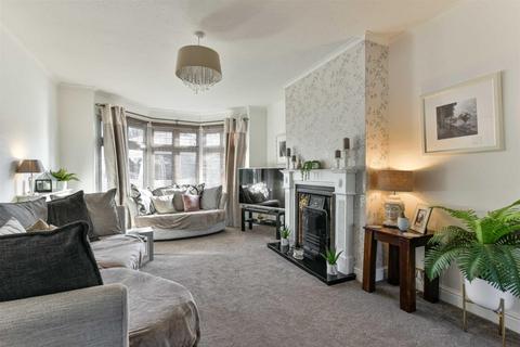 28 Killester Gardens, Worcester Park, KT4 8TZ