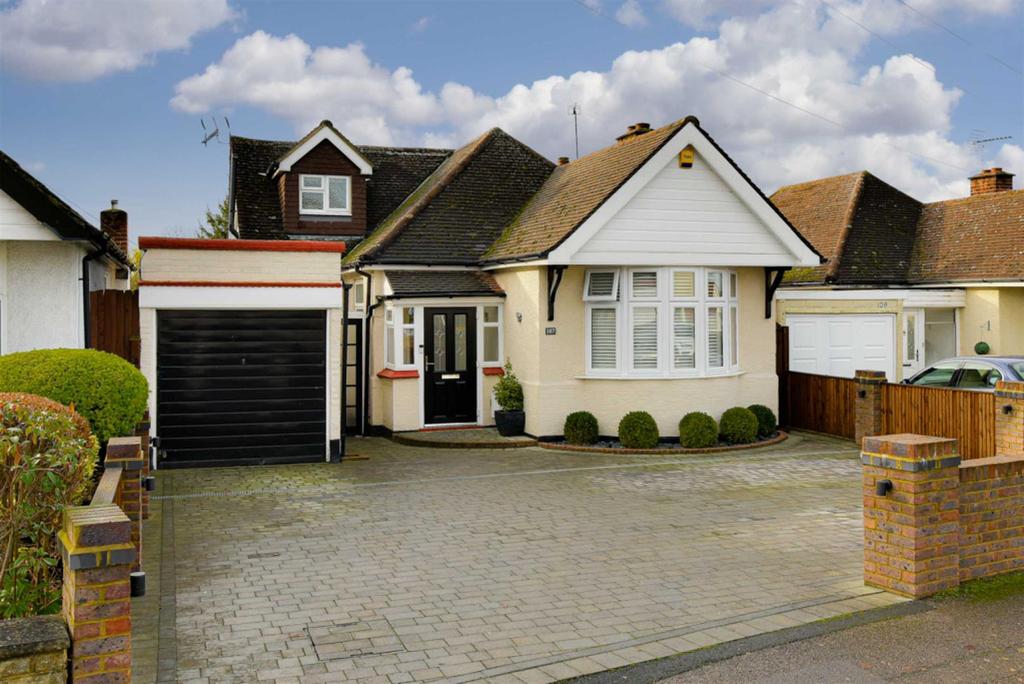 Meadow Walk, Ewell 4 bed detached bungalow £675,000