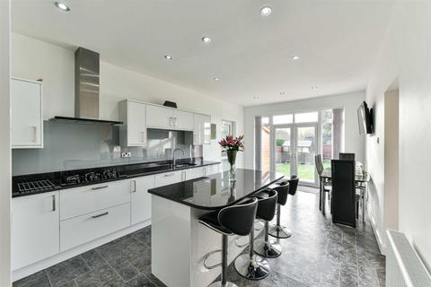 107 Meadow Walk, Epsom, KT19 0BB