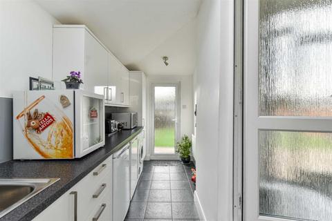 107 Meadow Walk, Epsom, KT19 0BB