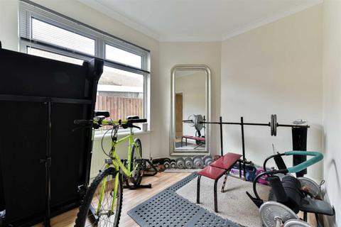 107 Meadow Walk, Epsom, KT19 0BB