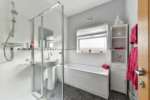 107 Meadow Walk, Epsom, KT19 0BB