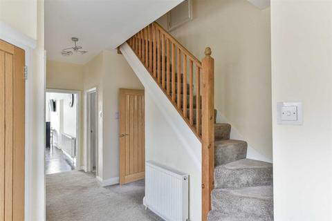 107 Meadow Walk, Epsom, KT19 0BB