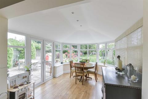 60 Walsingham Gardens, Epsom, KT19 0LX