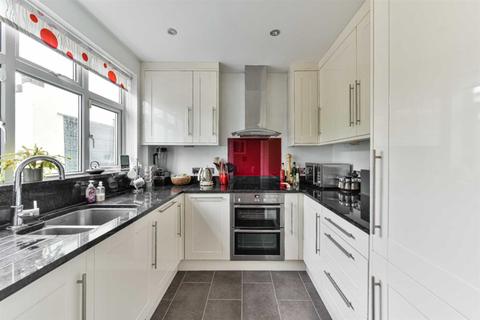 127 Walsingham Gardens, Epsom, KT19 0LZ