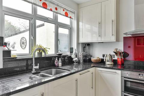 127 Walsingham Gardens, Epsom, KT19 0LZ