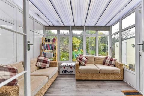 127 Walsingham Gardens, Epsom, KT19 0LZ