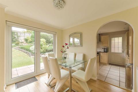 9 Northcliffe Close, Worcester Park, KT4 7DS