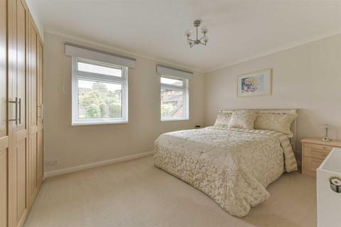 9 Northcliffe Close, Worcester Park, KT4 7DS