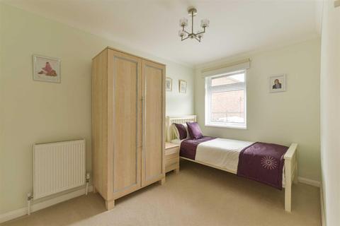 9 Northcliffe Close, Worcester Park, KT4 7DS