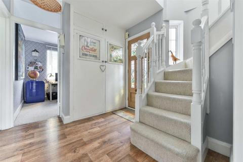 24 Cromwell Road, Worcester Park, KT4 7JP