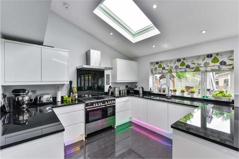109 Bradstock Road, Epsom, KT17 2LF