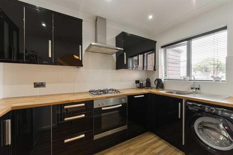 11 Edwards Close, Worcester Park, KT4 8PE