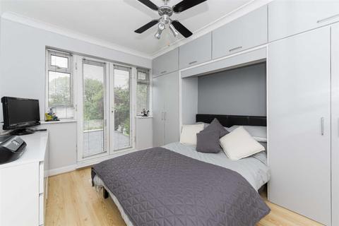 86 Beverley Way, London, SW20 0AQ
