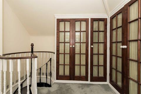 86 Beverley Way, London, SW20 0AQ