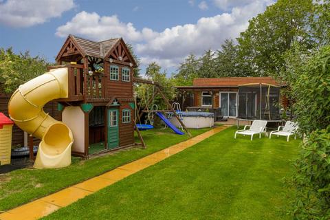 86 Beverley Way, London, SW20 0AQ
