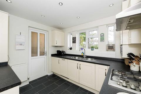 42 Collier Close, Epsom, KT19 9JQ