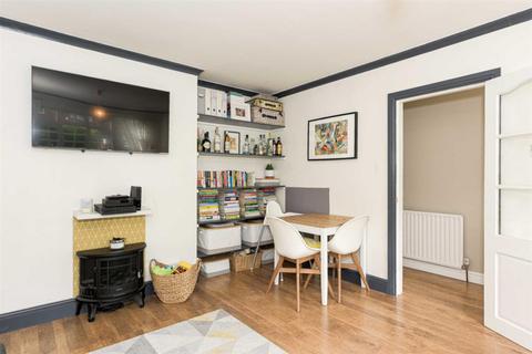42 Collier Close, Epsom, KT19 9JQ