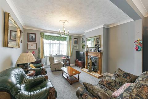 21 Clarkes Avenue, Worcester Park, KT4 8QA