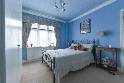 21 Clarkes Avenue, Worcester Park, KT4 8QA