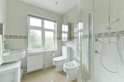 21 Clarkes Avenue, Worcester Park, KT4 8QA