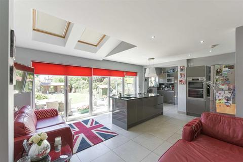 131 Seaforth Gardens, Epsom, KT19 0LW