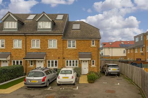 3 Alpine Close, Epsom, KT19 9FL