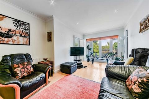 16 Calverley Road, Epsom, KT17 2NX
