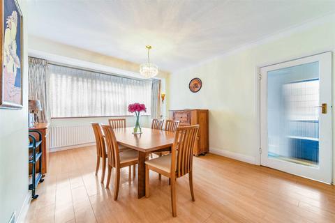 16 Calverley Road, Epsom, KT17 2NX
