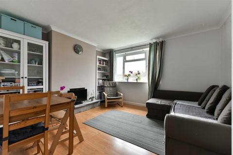 30 Wolsey Close, Worcester Park, KT4 7EF