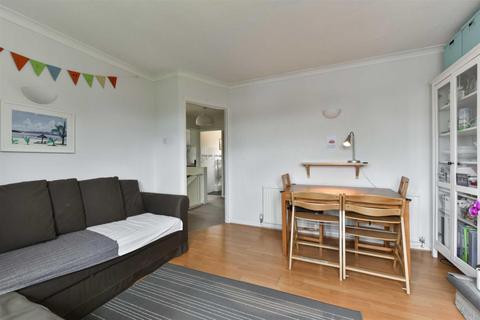 30 Wolsey Close, Worcester Park, KT4 7EF