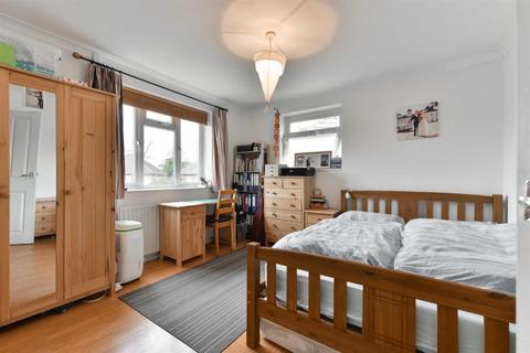30 Wolsey Close, Worcester Park, KT4 7EF