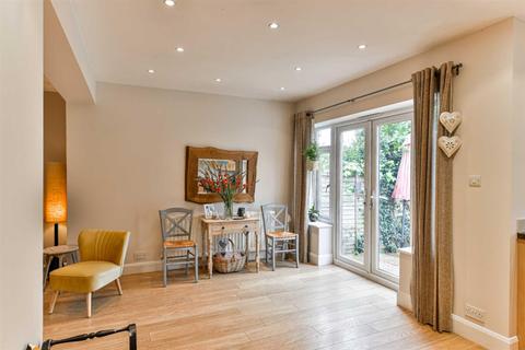 9 Ravensfield Gardens, Epsom, KT19 0ST