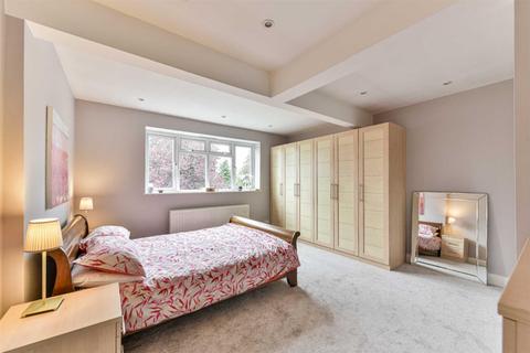 9 Ravensfield Gardens, Epsom, KT19 0ST