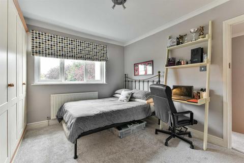 9 Ravensfield Gardens, Epsom, KT19 0ST