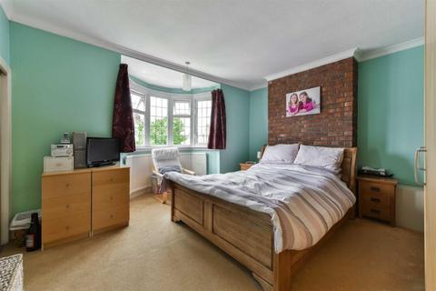 70 Waverley Road, Epsom, KT17 2LS