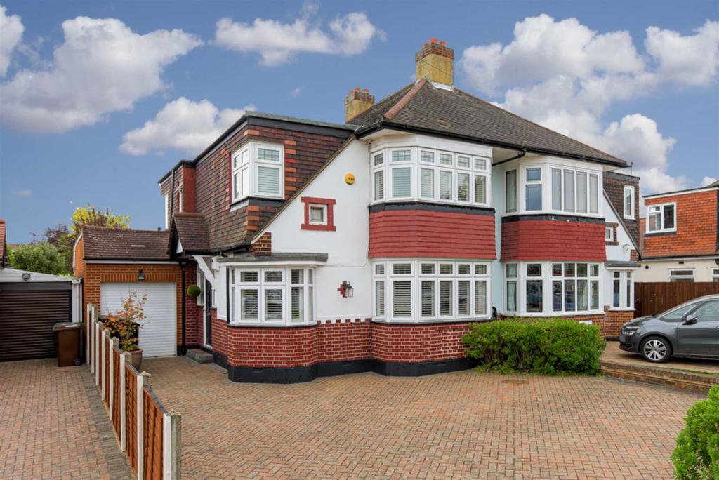 Woodstone Avenue, Stoneleigh 4 bed semidetached house £680,000