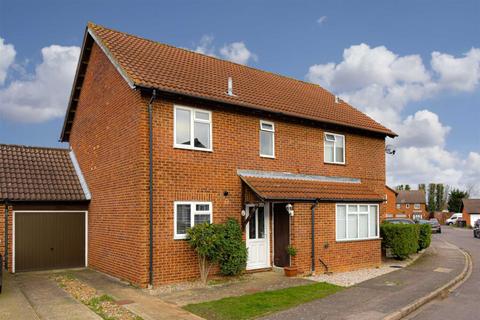 8 Cardinal Close, Worcester Park, KT4 7EH