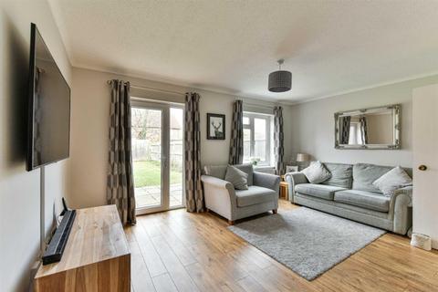 8 Cardinal Close, Worcester Park, KT4 7EH