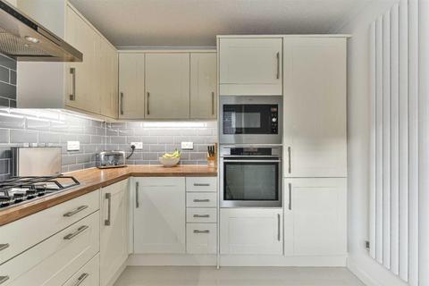 8 Cardinal Close, Worcester Park, KT4 7EH