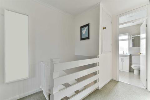 8 Cardinal Close, Worcester Park, KT4 7EH