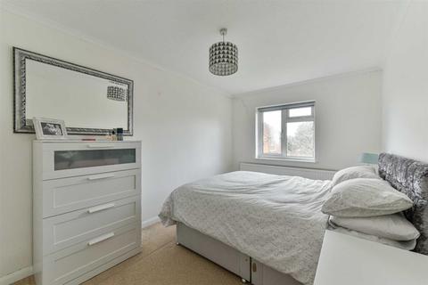 8 Cardinal Close, Worcester Park, KT4 7EH