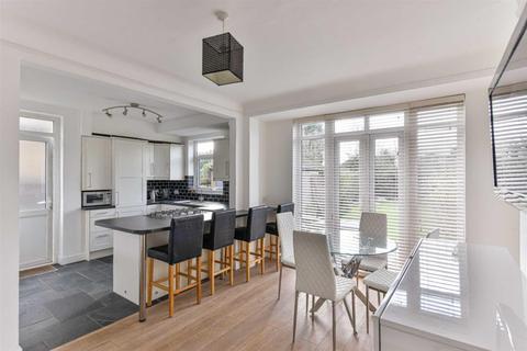 137 Seaforth Gardens, Epsom, KT19 0LW