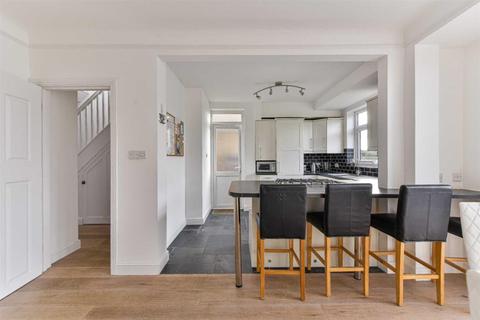 137 Seaforth Gardens, Epsom, KT19 0LW