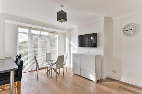 137 Seaforth Gardens, Epsom, KT19 0LW