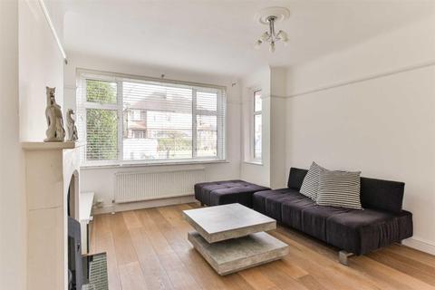 137 Seaforth Gardens, Epsom, KT19 0LW
